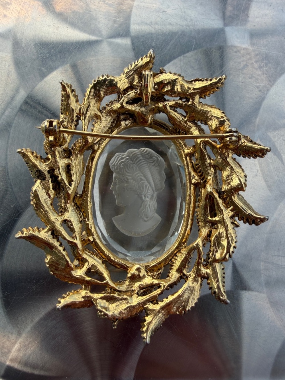 Vintage Intaglio Glass Cameo Brooch - Picture 2 of 2